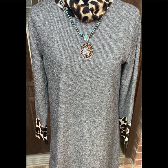 🎀 NEW Leopard Turtleneck Cowl Neck Dress Size Large - Picture 2 of 2